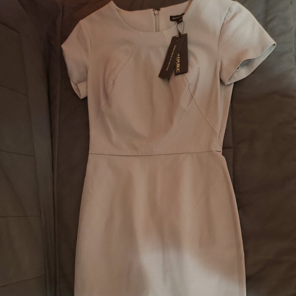 Banana Republic Short Sleeve Sheath Gray Dress NWT - 0